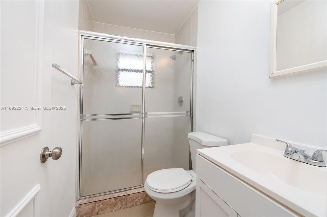 合同活跃: $265,000 (2 贝兹, 2 浴室, 755 平方英尺)