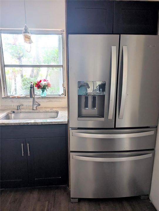 合同活跃: $2,890 (4 贝兹, 1 浴室, 1566 平方英尺)