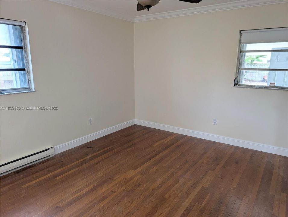 合同活跃: $2,890 (4 贝兹, 1 浴室, 1566 平方英尺)