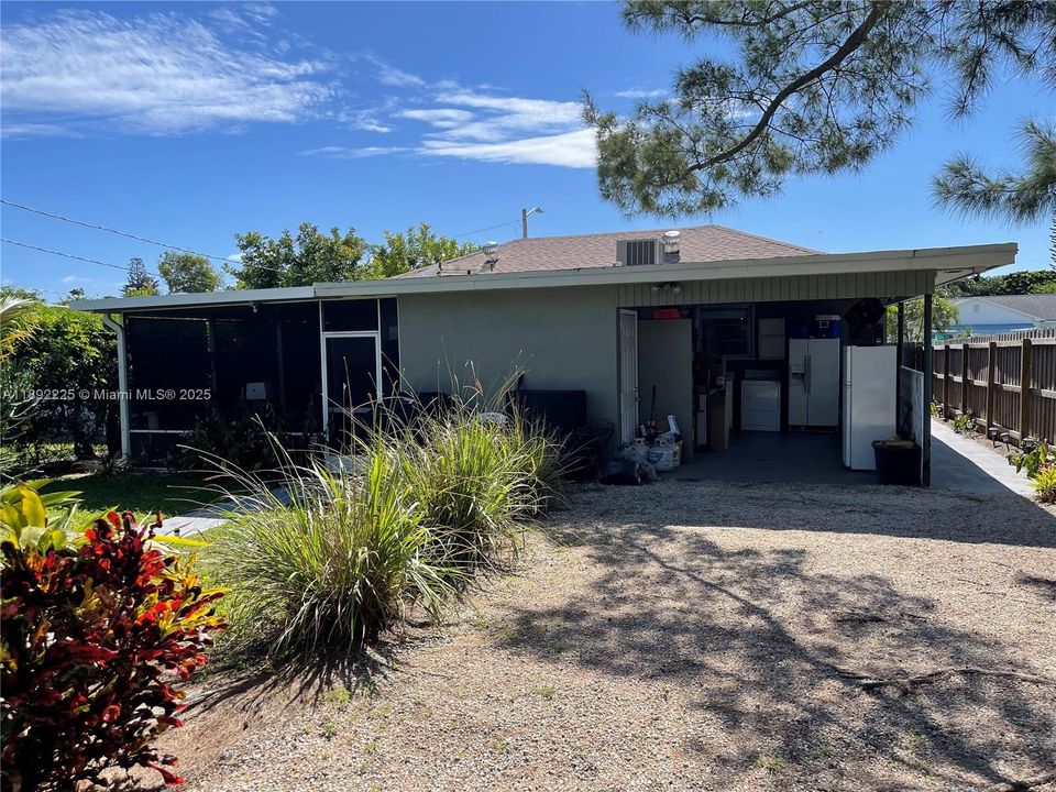 合同活跃: $2,890 (4 贝兹, 1 浴室, 1566 平方英尺)