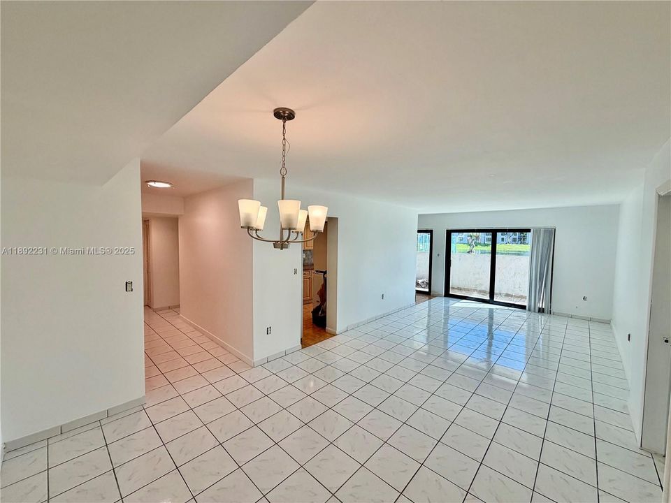 Active With Contract: $2,500 (2 beds, 2 baths, 1170 Square Feet)