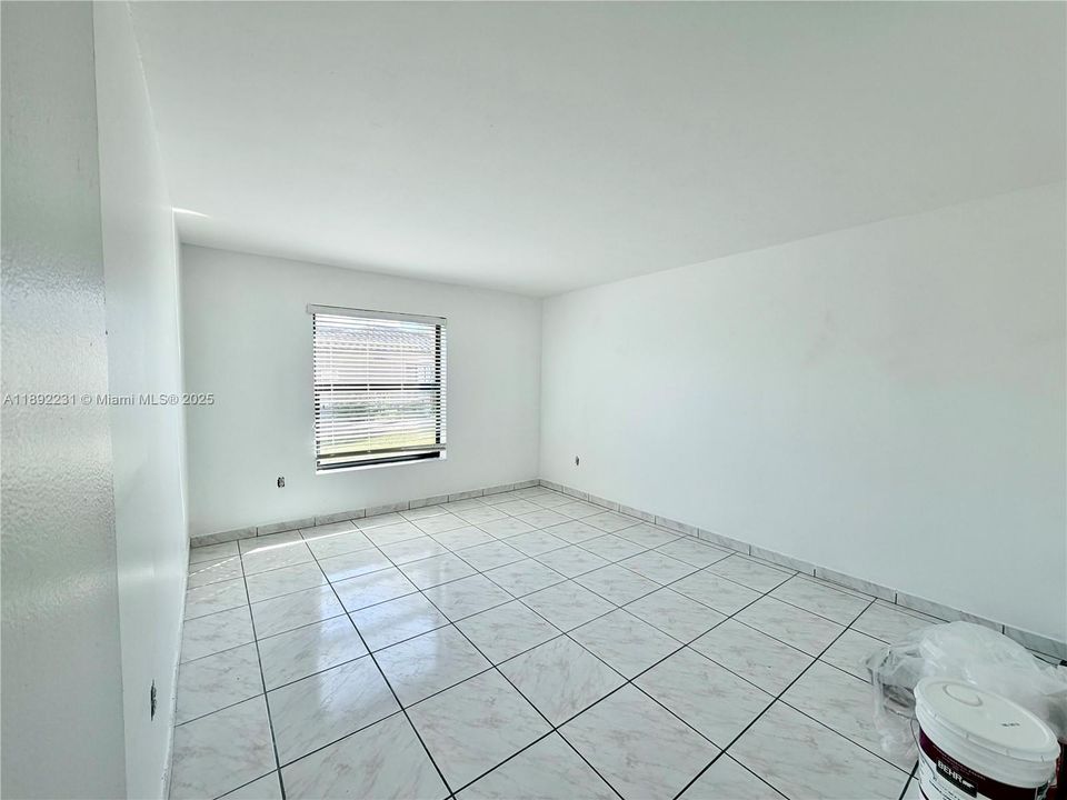 Active With Contract: $2,500 (2 beds, 2 baths, 1170 Square Feet)