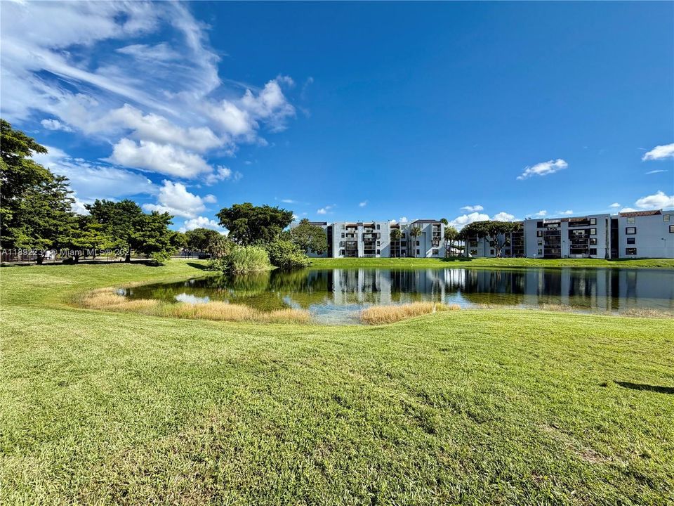 Active With Contract: $2,500 (2 beds, 2 baths, 1170 Square Feet)