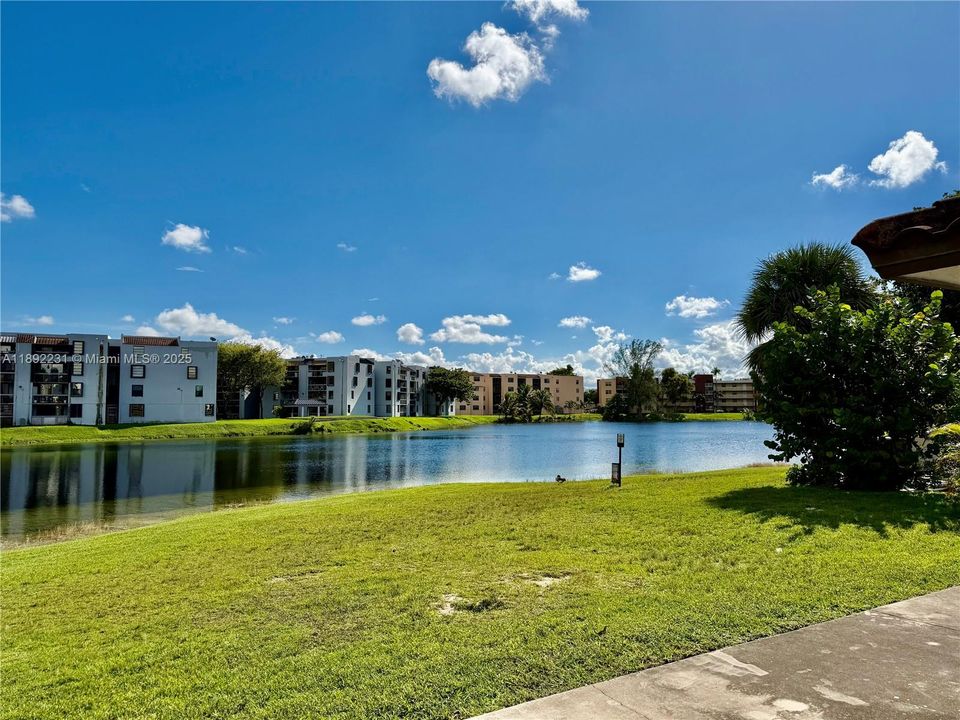 Active With Contract: $2,500 (2 beds, 2 baths, 1170 Square Feet)