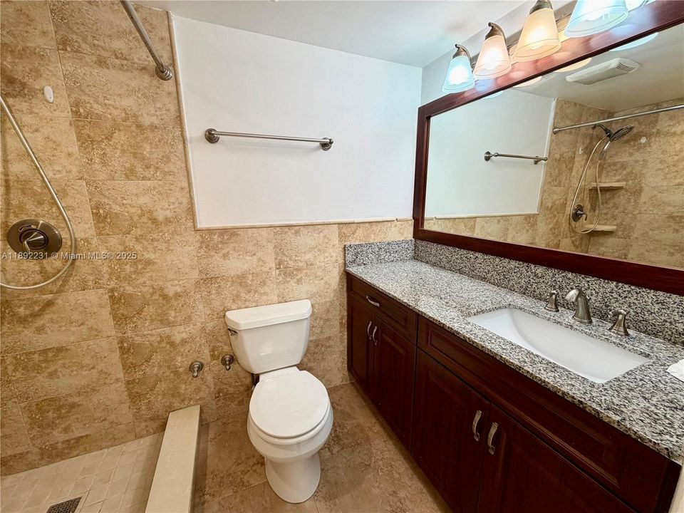 Active With Contract: $2,500 (2 beds, 2 baths, 1170 Square Feet)