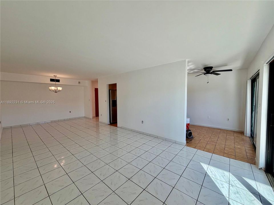 Active With Contract: $2,500 (2 beds, 2 baths, 1170 Square Feet)