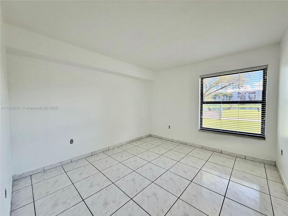 Active With Contract: $2,500 (2 beds, 2 baths, 1170 Square Feet)