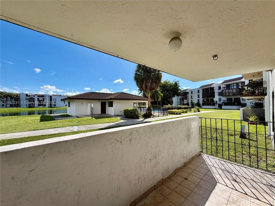 Active With Contract: $2,500 (2 beds, 2 baths, 1170 Square Feet)