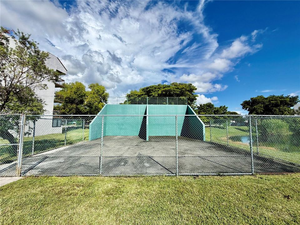 Active With Contract: $2,500 (2 beds, 2 baths, 1170 Square Feet)