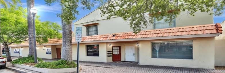 В аренду: $1,950 (2 спален, 1 ванн, 6228 Квадратных фут)