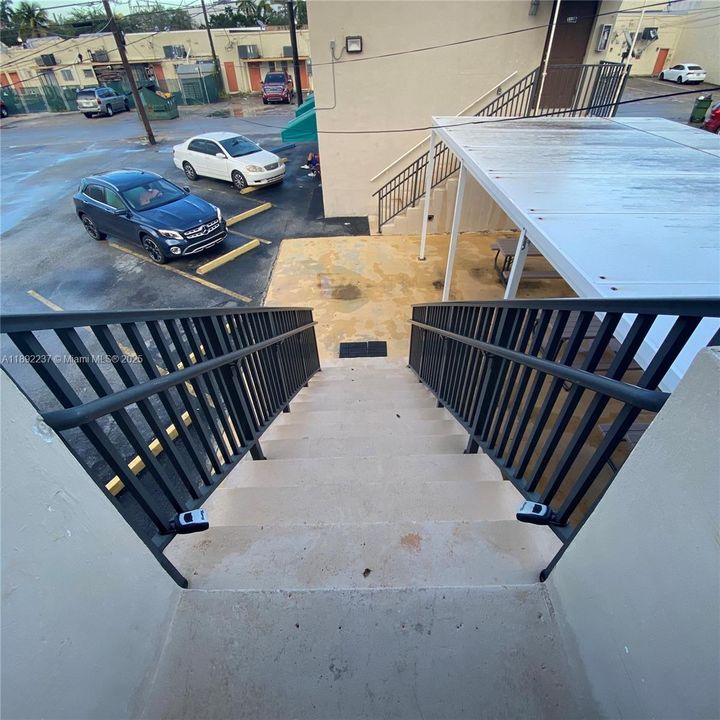 В аренду: $1,950 (2 спален, 1 ванн, 6228 Квадратных фут)