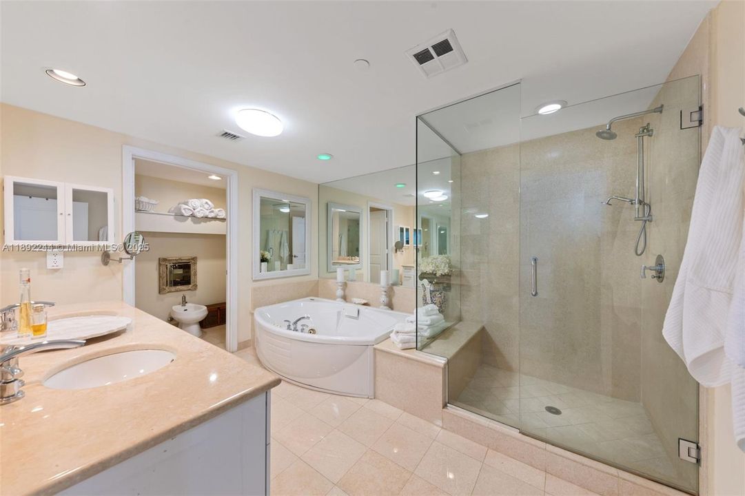 En Venta: $1,550,000 (3 camas, 3 baños, 2627 Pies cuadrados)