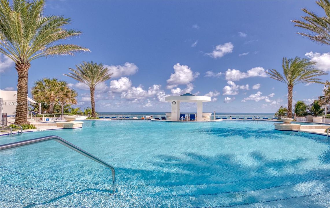 En Venta: $1,550,000 (3 camas, 3 baños, 2627 Pies cuadrados)