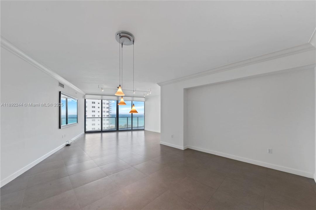 En Venta: $1,550,000 (3 camas, 3 baños, 2627 Pies cuadrados)