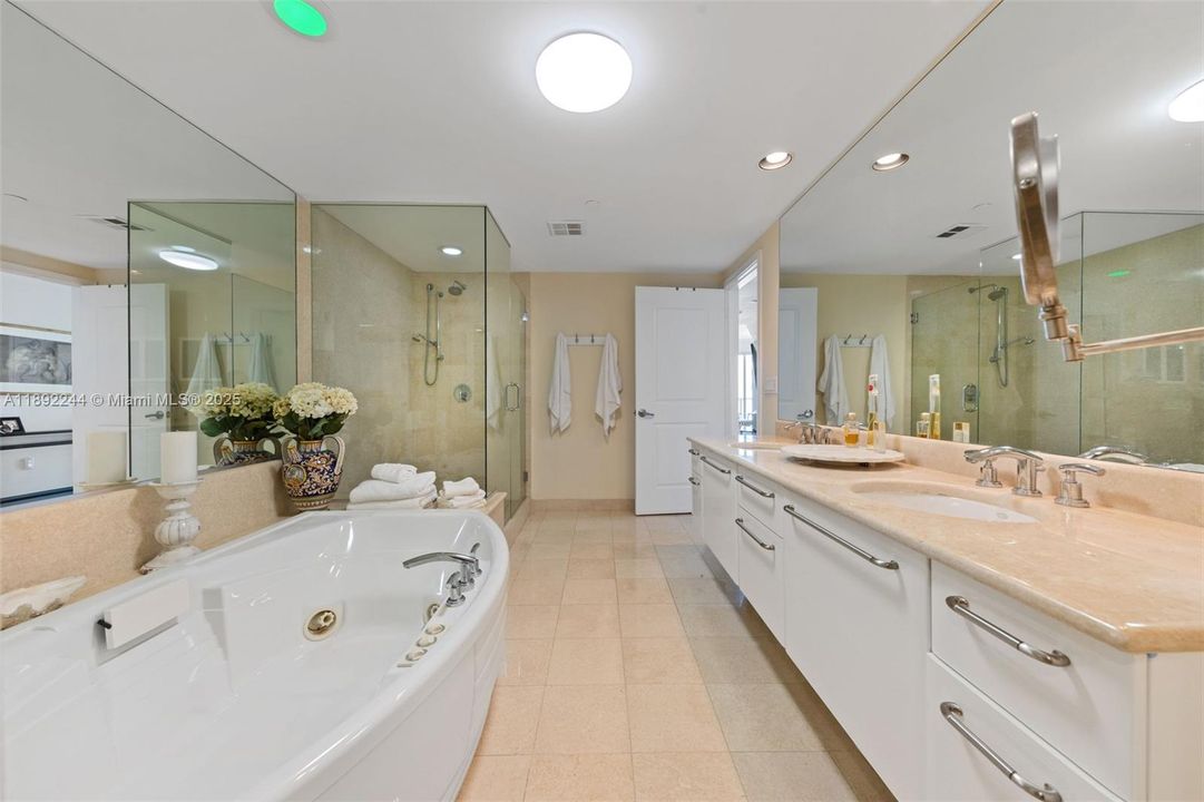 En Venta: $1,550,000 (3 camas, 3 baños, 2627 Pies cuadrados)