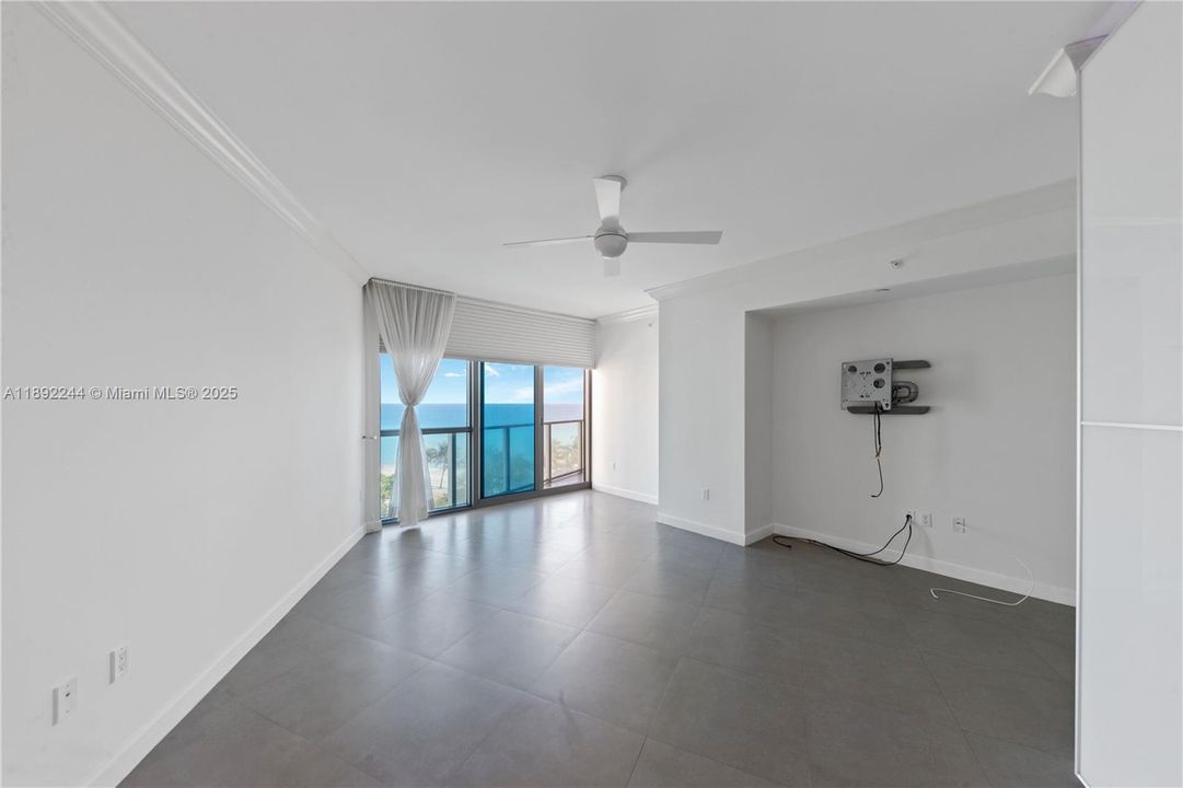 En Venta: $1,550,000 (3 camas, 3 baños, 2627 Pies cuadrados)