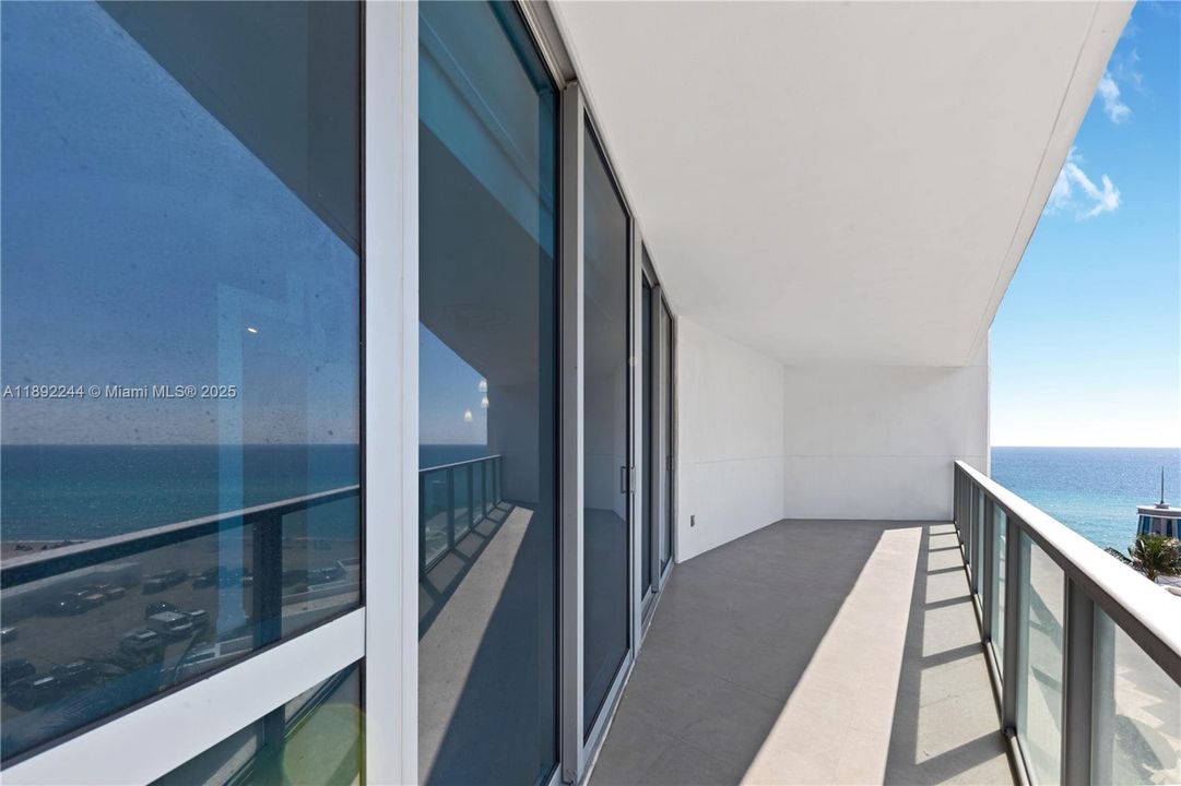 En Venta: $1,550,000 (3 camas, 3 baños, 2627 Pies cuadrados)