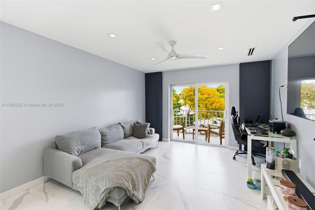 For Rent: $4,000 (3 beds, 2 baths, 1127 Square Feet)