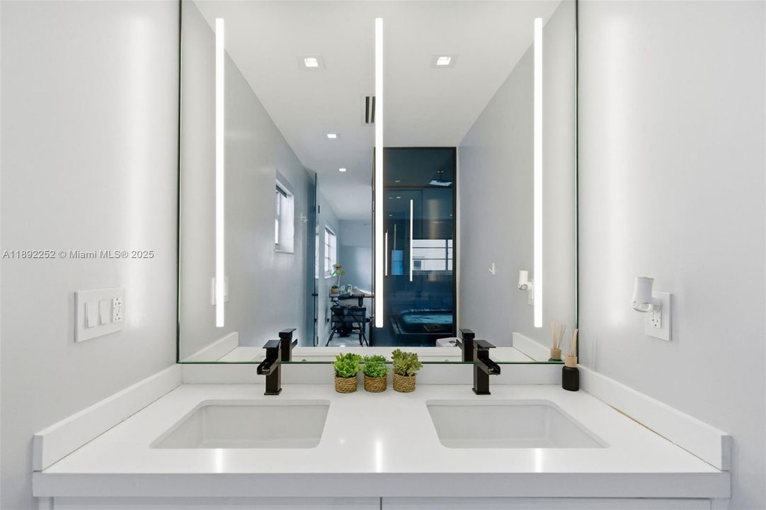 For Rent: $4,000 (3 beds, 2 baths, 1127 Square Feet)