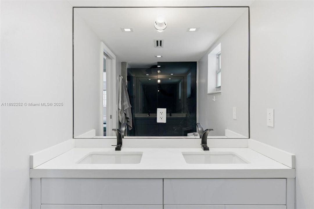 For Rent: $4,000 (3 beds, 2 baths, 1127 Square Feet)