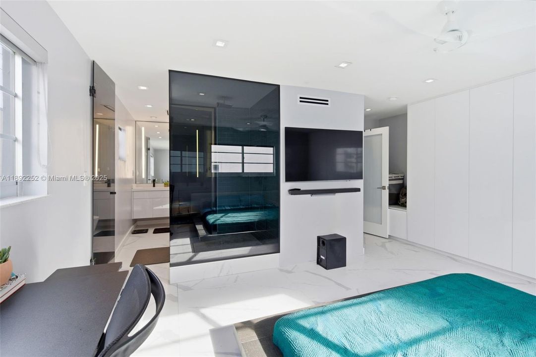 For Rent: $4,000 (3 beds, 2 baths, 1127 Square Feet)