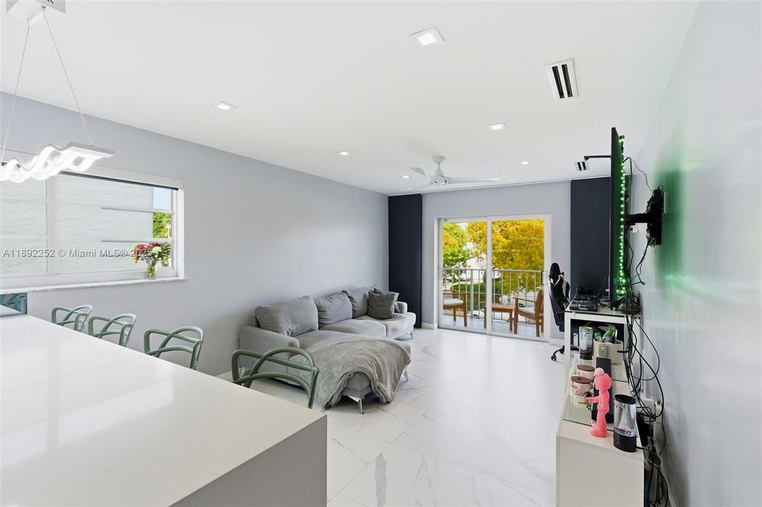 For Rent: $4,000 (3 beds, 2 baths, 1127 Square Feet)