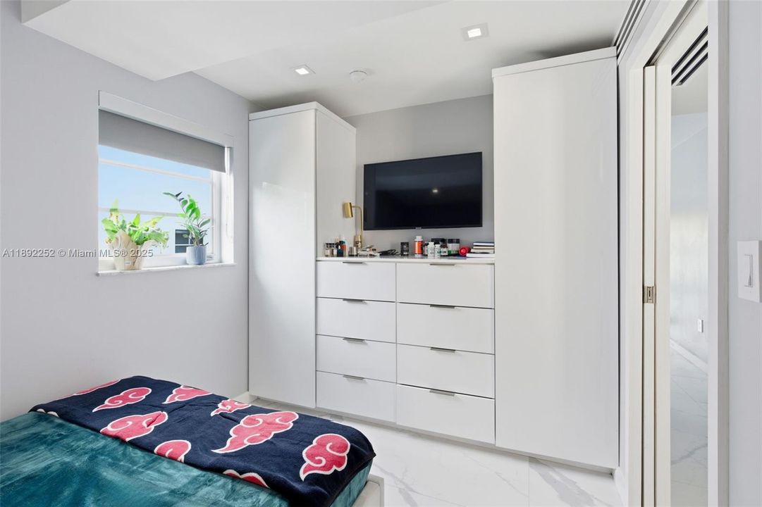 For Rent: $4,000 (3 beds, 2 baths, 1127 Square Feet)