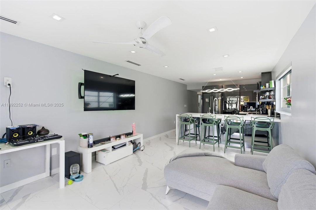 For Rent: $4,000 (3 beds, 2 baths, 1127 Square Feet)