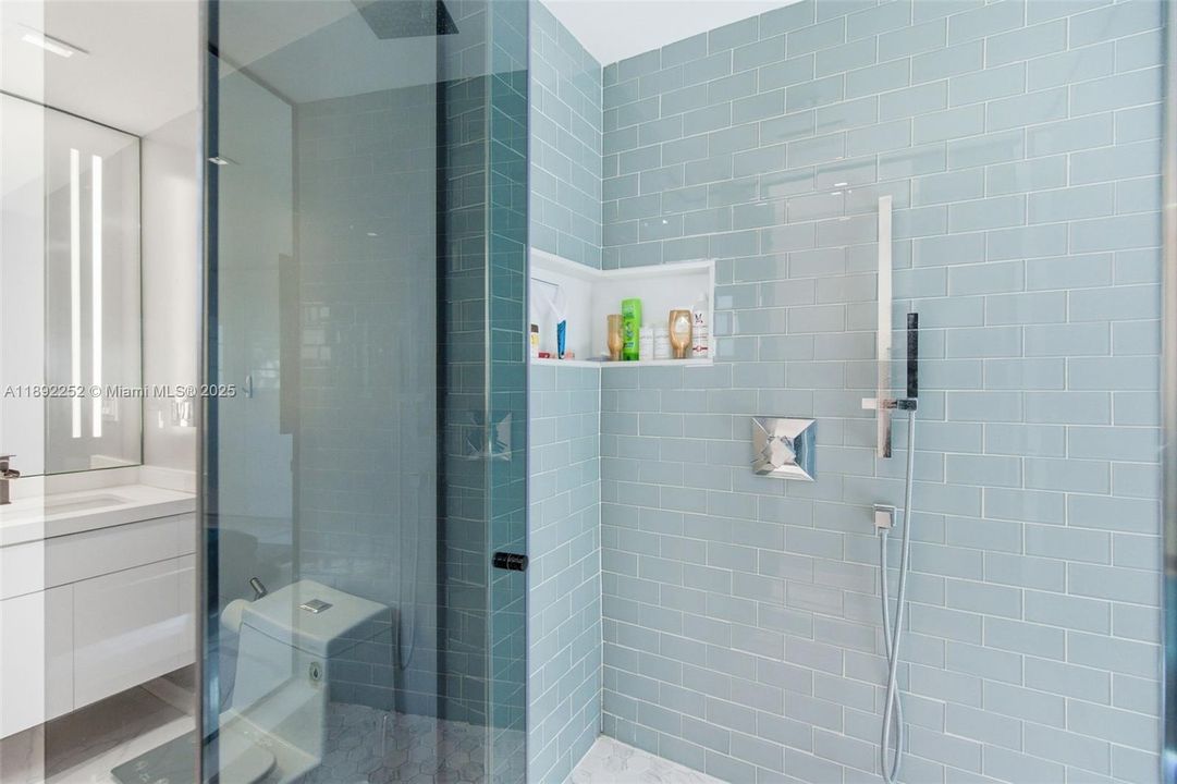 For Rent: $4,000 (3 beds, 2 baths, 1127 Square Feet)