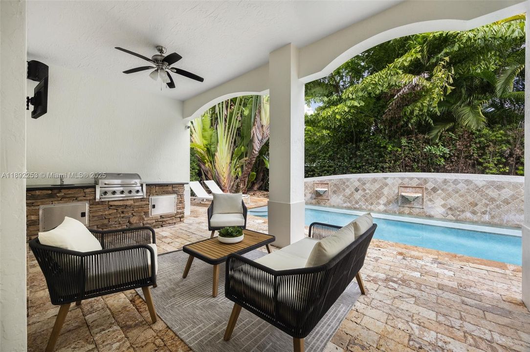 En Venta: $3,600,000 (4 camas, 4 baños, 3716 Pies cuadrados)