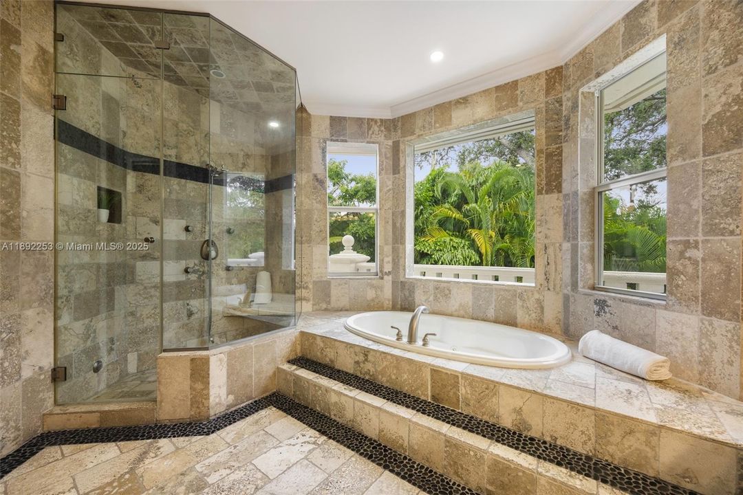 En Venta: $3,600,000 (4 camas, 4 baños, 3716 Pies cuadrados)