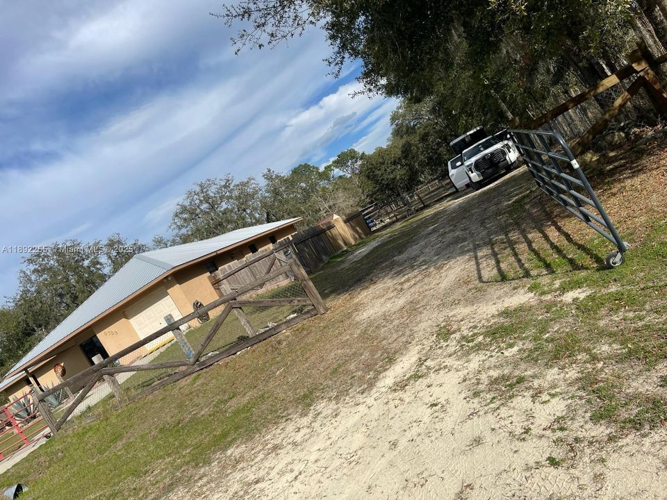 For Sale: $350,000 (3 beds, 2 baths, 1384 Square Feet)