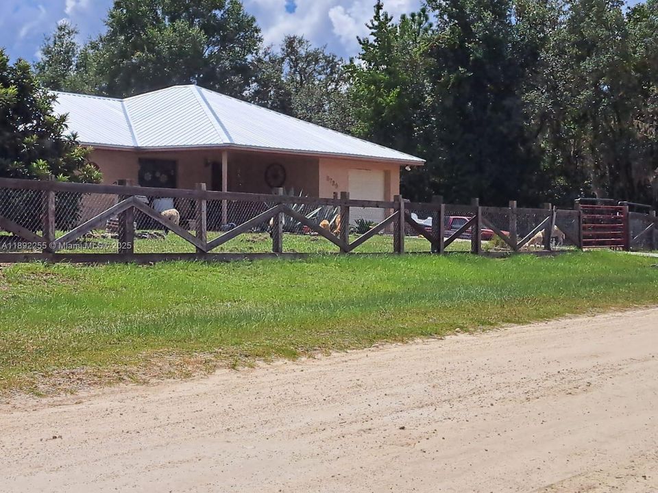 For Sale: $350,000 (3 beds, 2 baths, 1384 Square Feet)