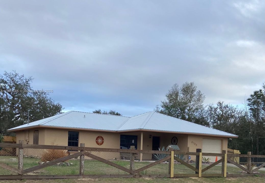 For Sale: $350,000 (3 beds, 2 baths, 1384 Square Feet)