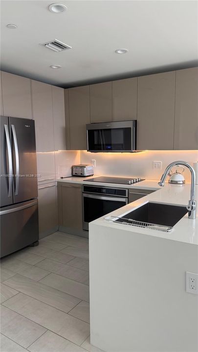 Недавно арендовано: $3,000 (2 спален, 2 ванн, 877 Квадратных фут)