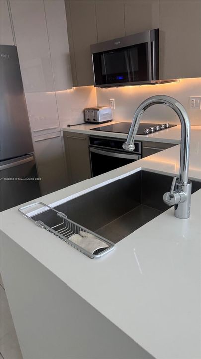 Недавно арендовано: $3,000 (2 спален, 2 ванн, 877 Квадратных фут)