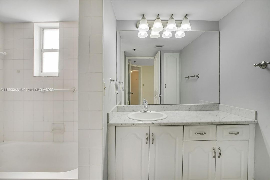 Active With Contract: $449,000 (2 beds, 2 baths, 1110 Square Feet)