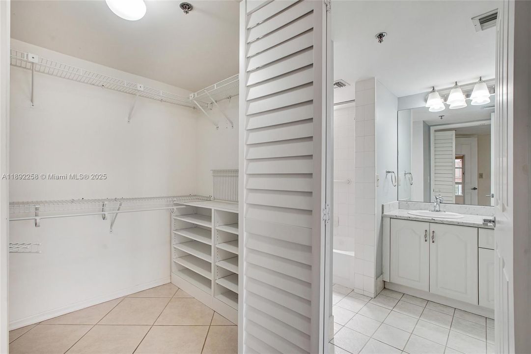 Active With Contract: $449,000 (2 beds, 2 baths, 1110 Square Feet)