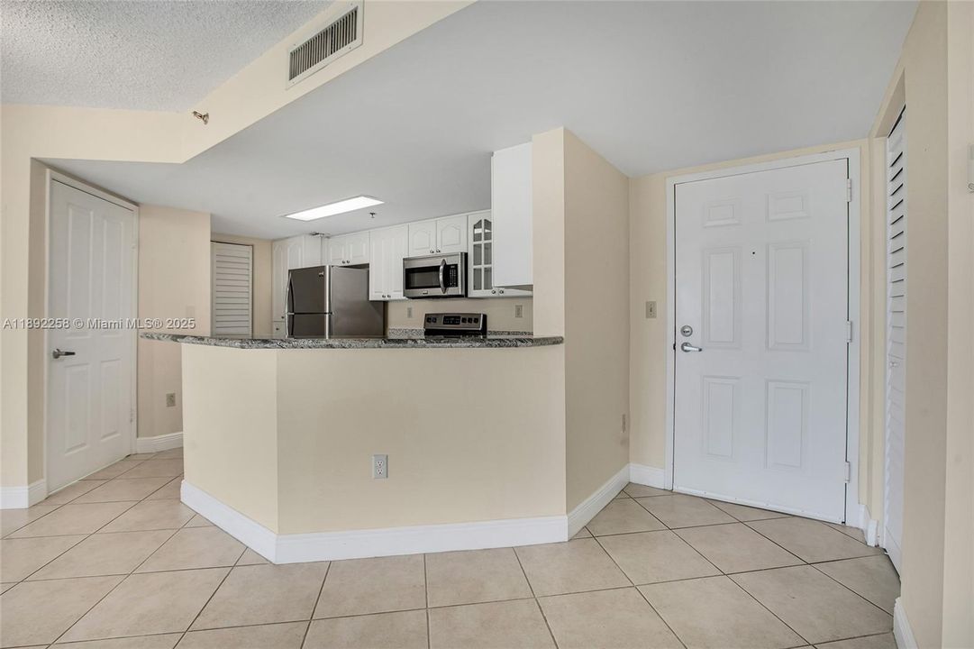 Active With Contract: $449,000 (2 beds, 2 baths, 1110 Square Feet)