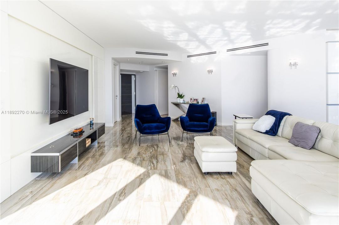 En Venta: $5,500,000 (4 camas, 3 baños, 3100 Pies cuadrados)