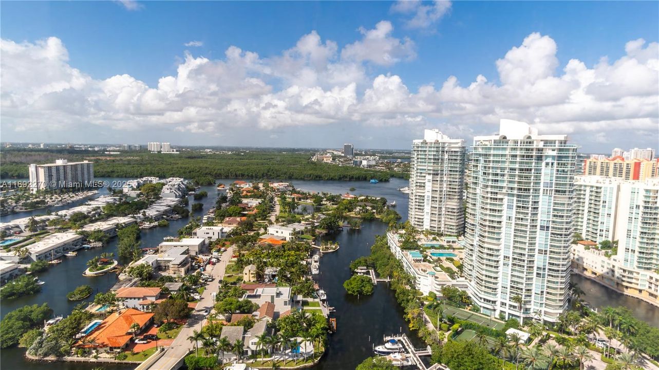 En Venta: $5,500,000 (4 camas, 3 baños, 3100 Pies cuadrados)