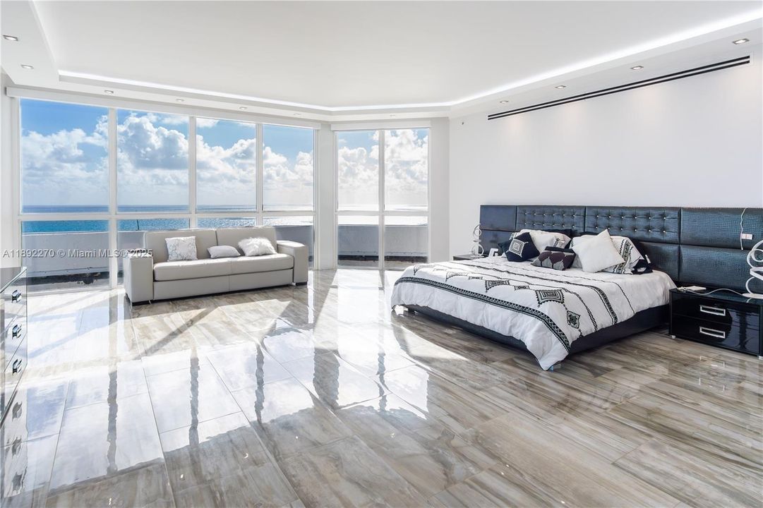 En Venta: $5,500,000 (4 camas, 3 baños, 3100 Pies cuadrados)