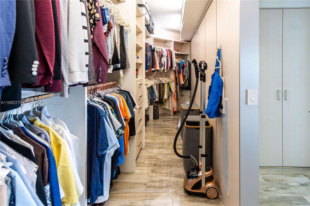 En Venta: $5,500,000 (4 camas, 3 baños, 3100 Pies cuadrados)