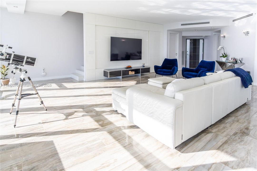 En Venta: $5,500,000 (4 camas, 3 baños, 3100 Pies cuadrados)