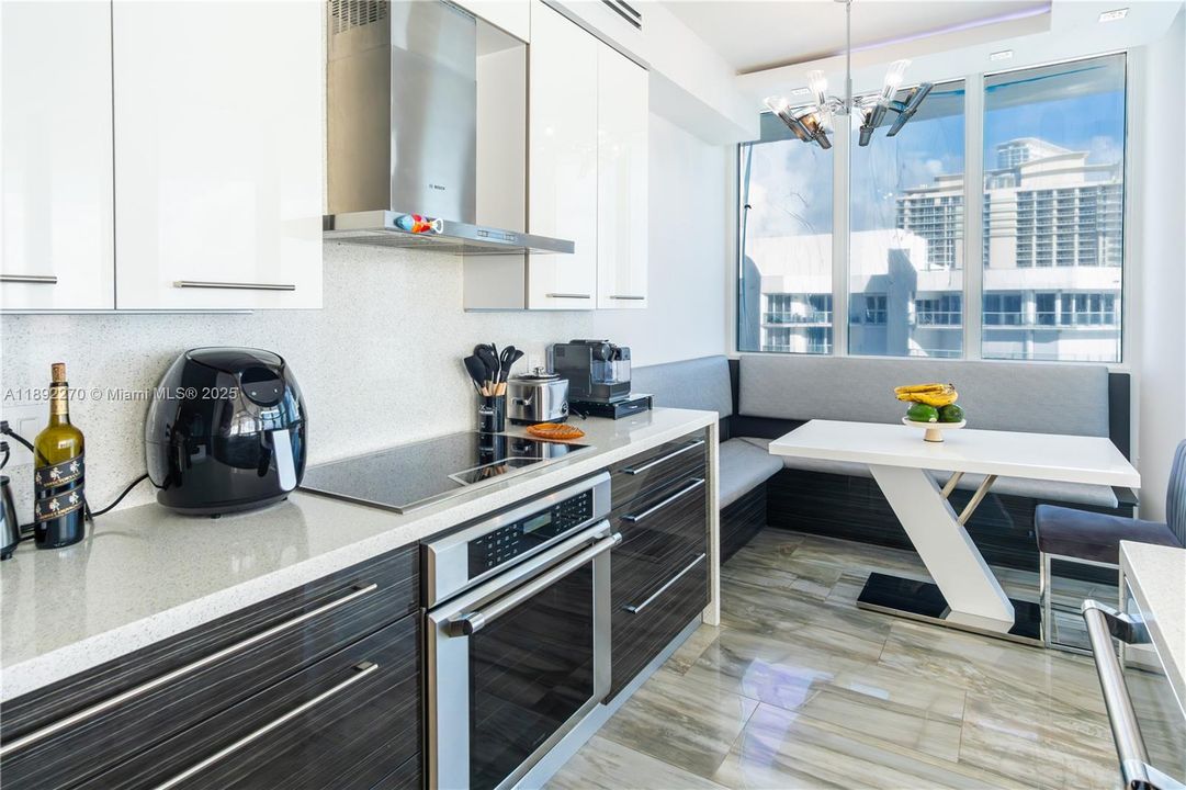 En Venta: $5,500,000 (4 camas, 3 baños, 3100 Pies cuadrados)