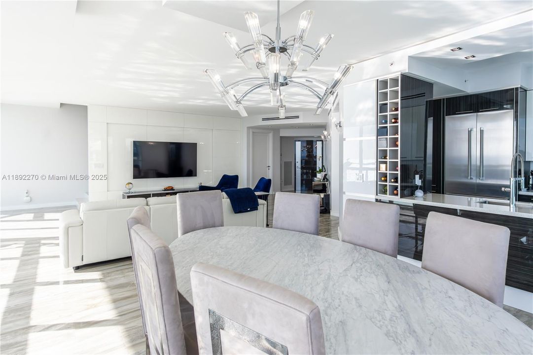 En Venta: $5,500,000 (4 camas, 3 baños, 3100 Pies cuadrados)