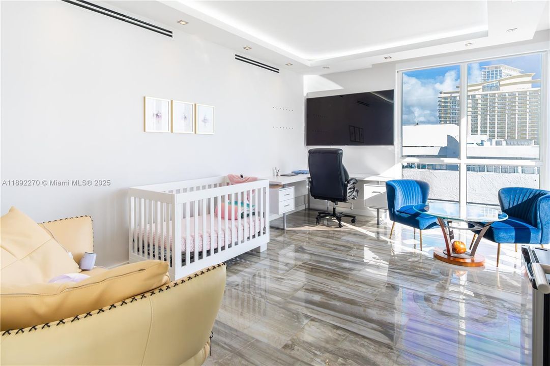 En Venta: $5,500,000 (4 camas, 3 baños, 3100 Pies cuadrados)