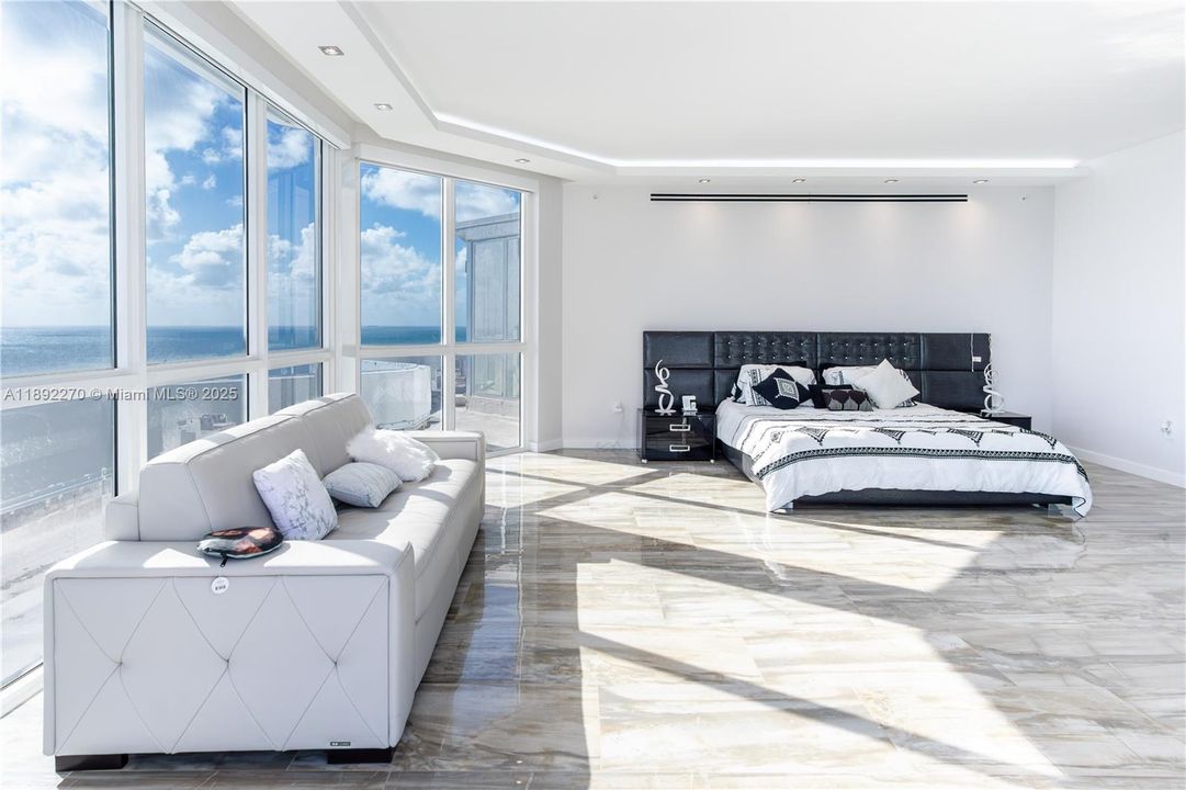 En Venta: $5,500,000 (4 camas, 3 baños, 3100 Pies cuadrados)