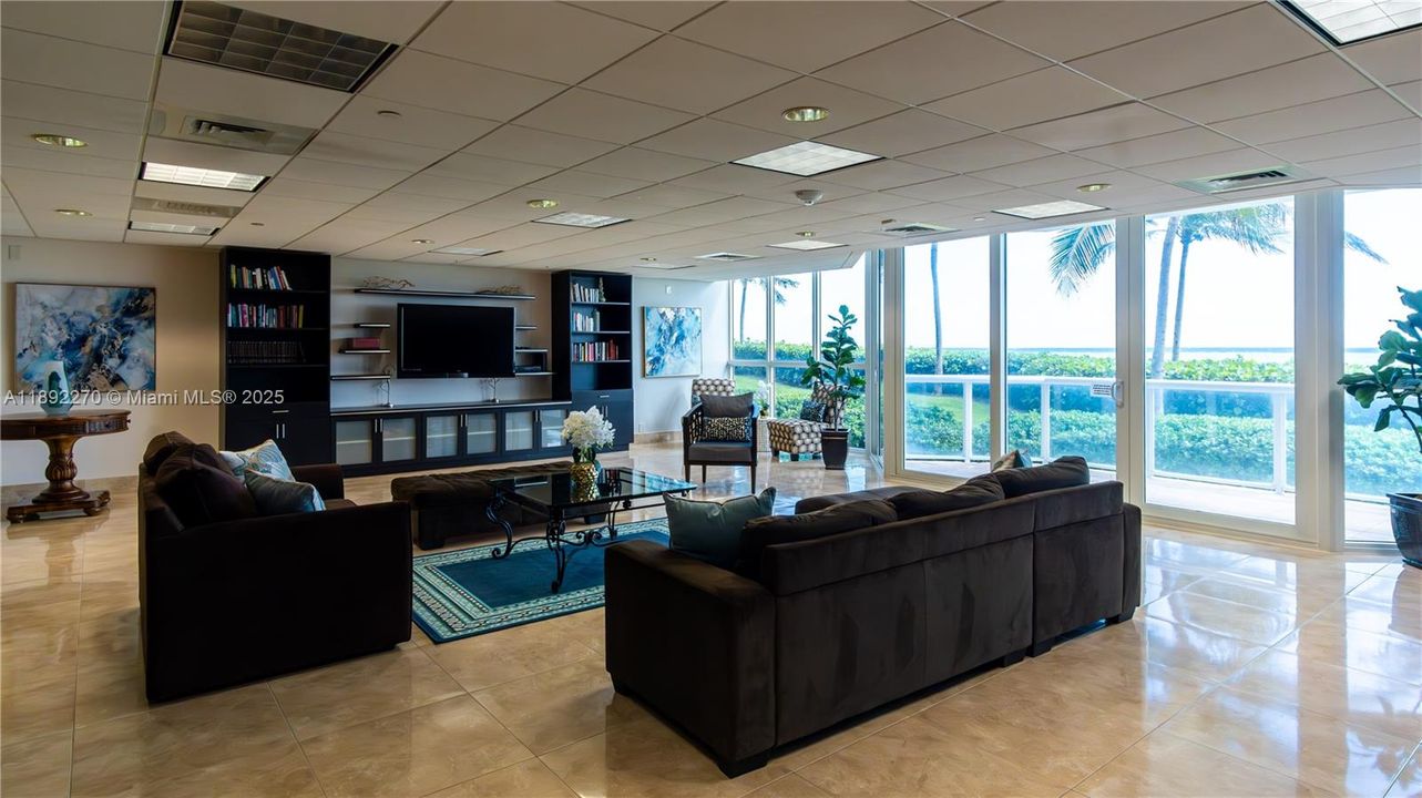 En Venta: $5,500,000 (4 camas, 3 baños, 3100 Pies cuadrados)