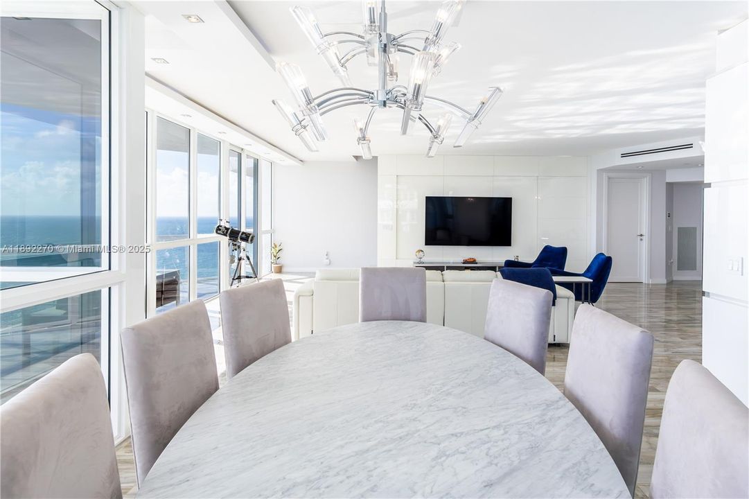 En Venta: $5,500,000 (4 camas, 3 baños, 3100 Pies cuadrados)